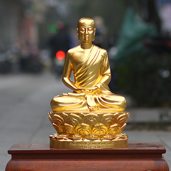 Tượng Phật Hoàng Trần Nhân Tông Bằng Đồng Dát Vàng 9999 Cao 50cm
